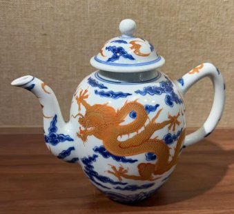 清乾隆青花矾红描金云龙纹执壶