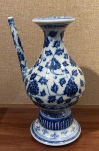 明永乐青花缠枝花卉纹军持