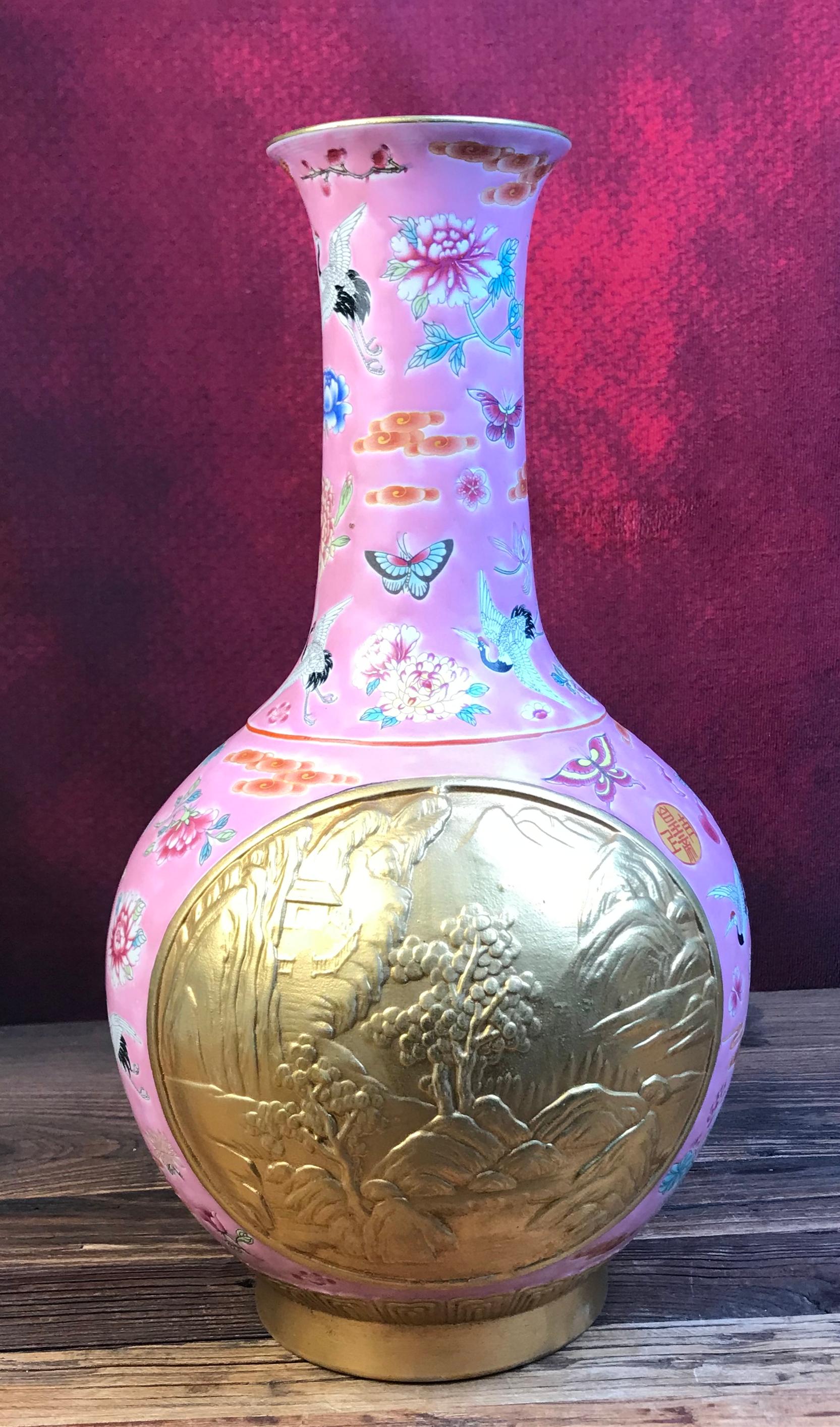 中国　大清乾隆年製　粉彩　牡丹文　長頸瓶　一輪挿　M　R7901E 清乾隆粉彩描金浮雕山水纹长颈瓶_文物艺术品信息网