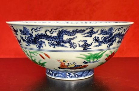 明宣德青花五彩鸳鸯戏莲纹碗